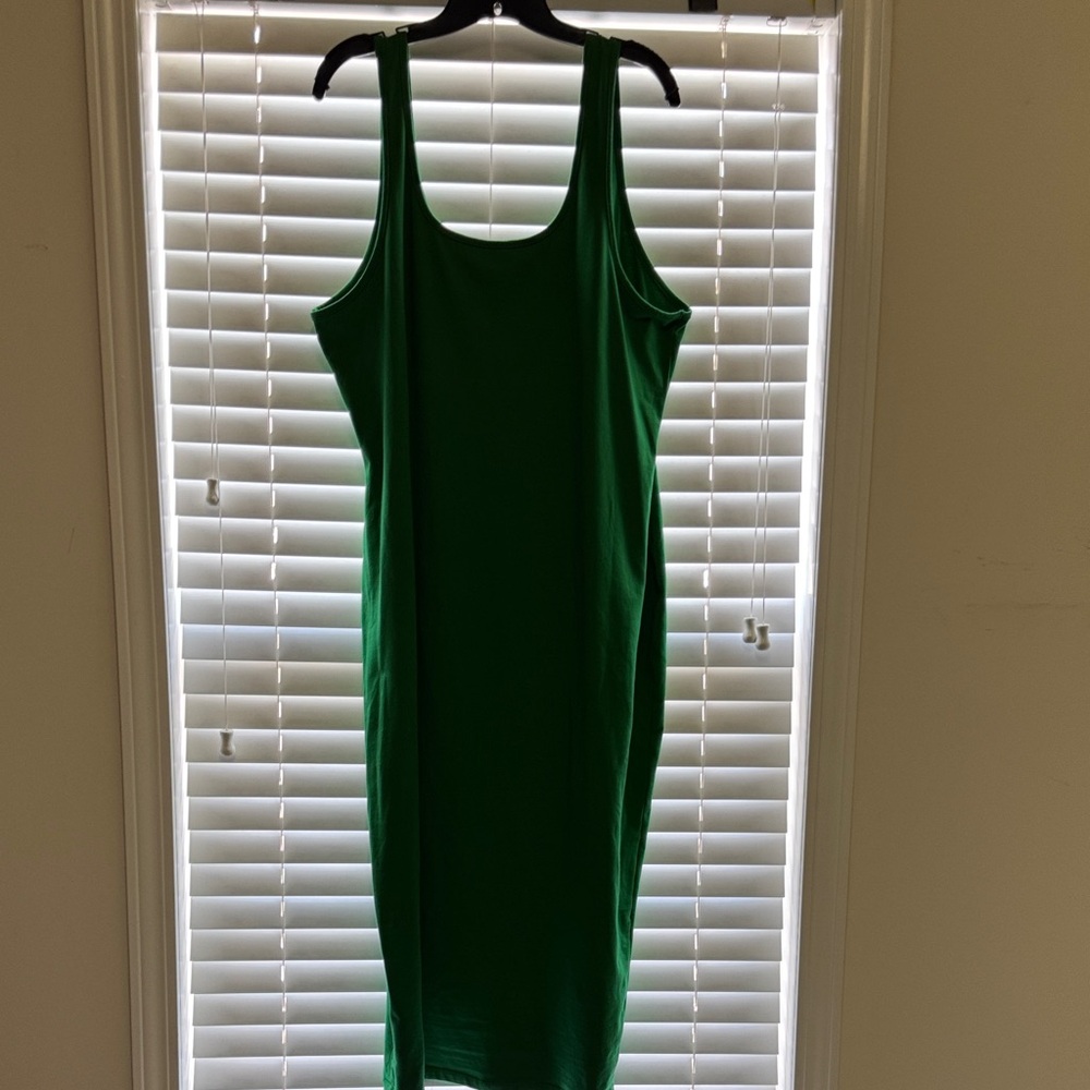Elegant Green Sleeveless Dress